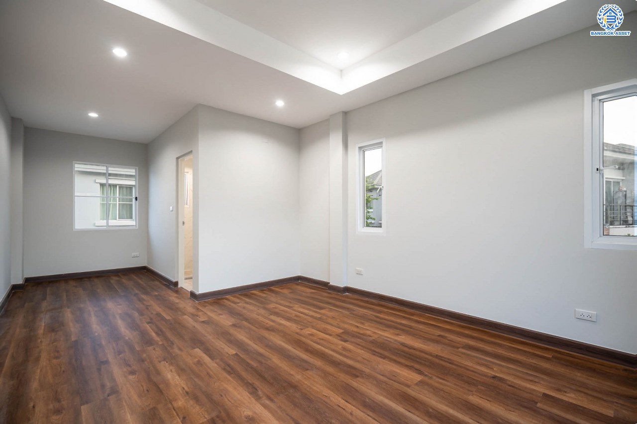 บ้านมือสองตกแต่งใหม่ โครงการ มัณฑนา วัชรพล-รามอินทรา2 หลังมุม เนื้อที่ 74.2 ตร.ว. ฟังก์ชัน 3 ห้องนอน 3 ห้องน้ำ จอดรถได้ 2 คัน พร้อม Living Room กว้างขวาง บนทำเลใจกลางเมือง! เชื่อมต่อทั้งถนนเกษตร-นวมินทร์, ลาดพร้าว, รัชโยธินฯ ใกล้ทางด่วน "รามอินทรา–อาจณรงค์" และรถไฟฟ้าสายสีน้ำตาล "สถานีโรงเรียนสตรีวิทยา2"...